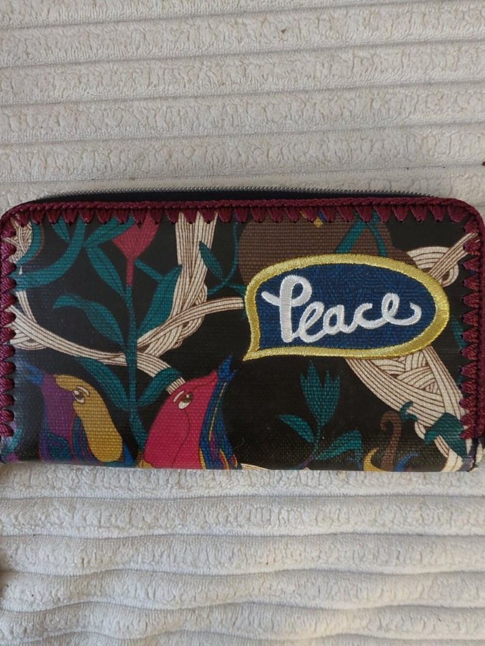 Sakroots multicoloured wallet #boho #hippie #festival Sakroots wallet peace bird